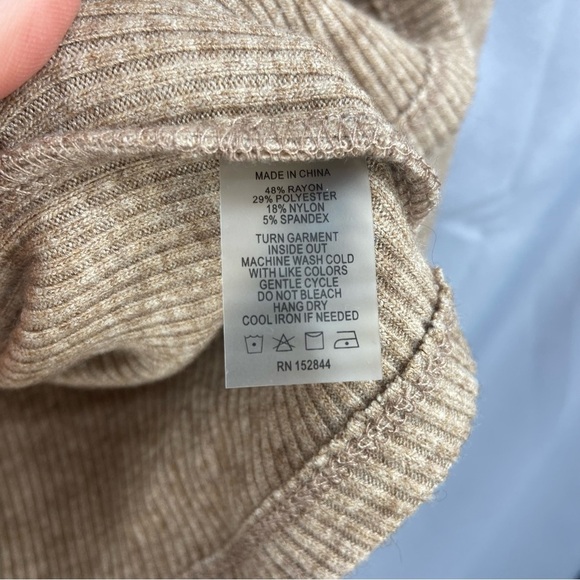 The Noli Shop Foldover Knit Top Ribbed Cowl Neck Sweater Size XS NWT - Picture 5 of 7